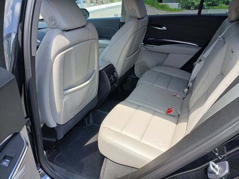 Used 2023 Cadillac XT4 Luxury w/ Cold Weather Package AWD/4WD image 4