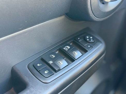 Used 2011 Dodge Nitro Heat w/ Popular Equipment Group image 35