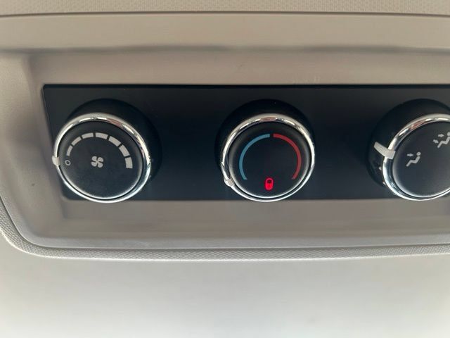 Used 2018 Dodge Grand Caravan SE w/ UConnect Hands-Free Group FWD image 36