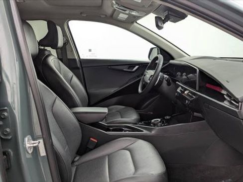 Used 2023 Kia Niro SX Touring FWD image 19