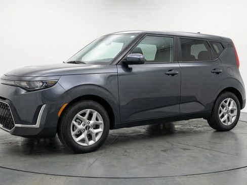 Used 2025 Kia Soul LX w/ LX Technology Package FWD image 3