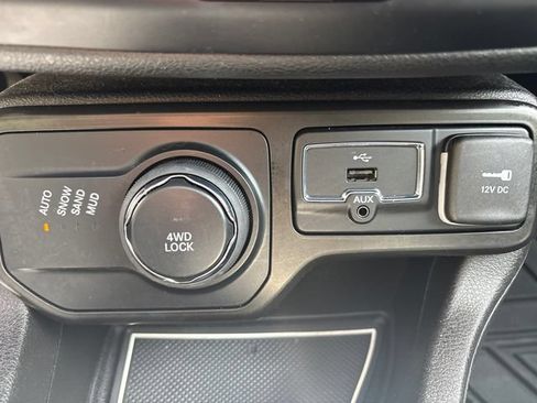 Used 2020 Jeep Renegade Limited w/ LED Lighting Group AWD/4WD image 25