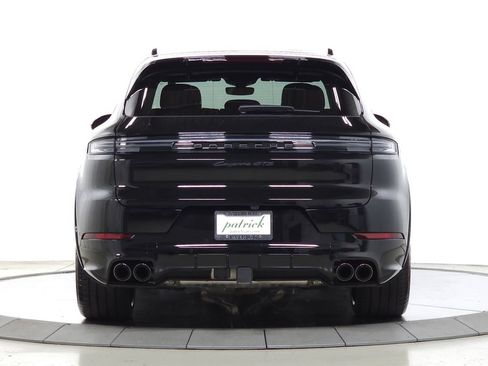 Used 2025 Porsche Cayenne GTS AWD/4WD image 4