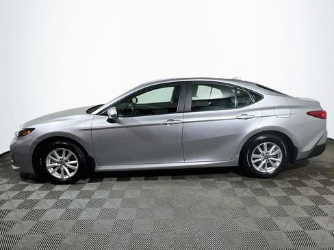 Used 2025 Toyota Camry LE AWD/4WD image 4