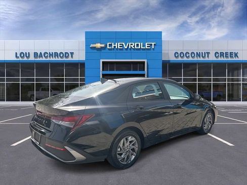 Used 2024 Hyundai Elantra SEL FWD image 8