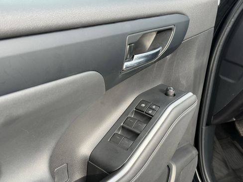 Used 2023 Toyota Highlander XLE image 23