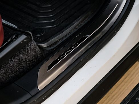 Used 2023 Land Rover Range Rover Long Wheelbase Autobiography image 46