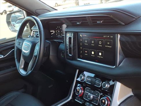 Used 2022 GMC Yukon Denali w/ Advanced Technology Package image 17