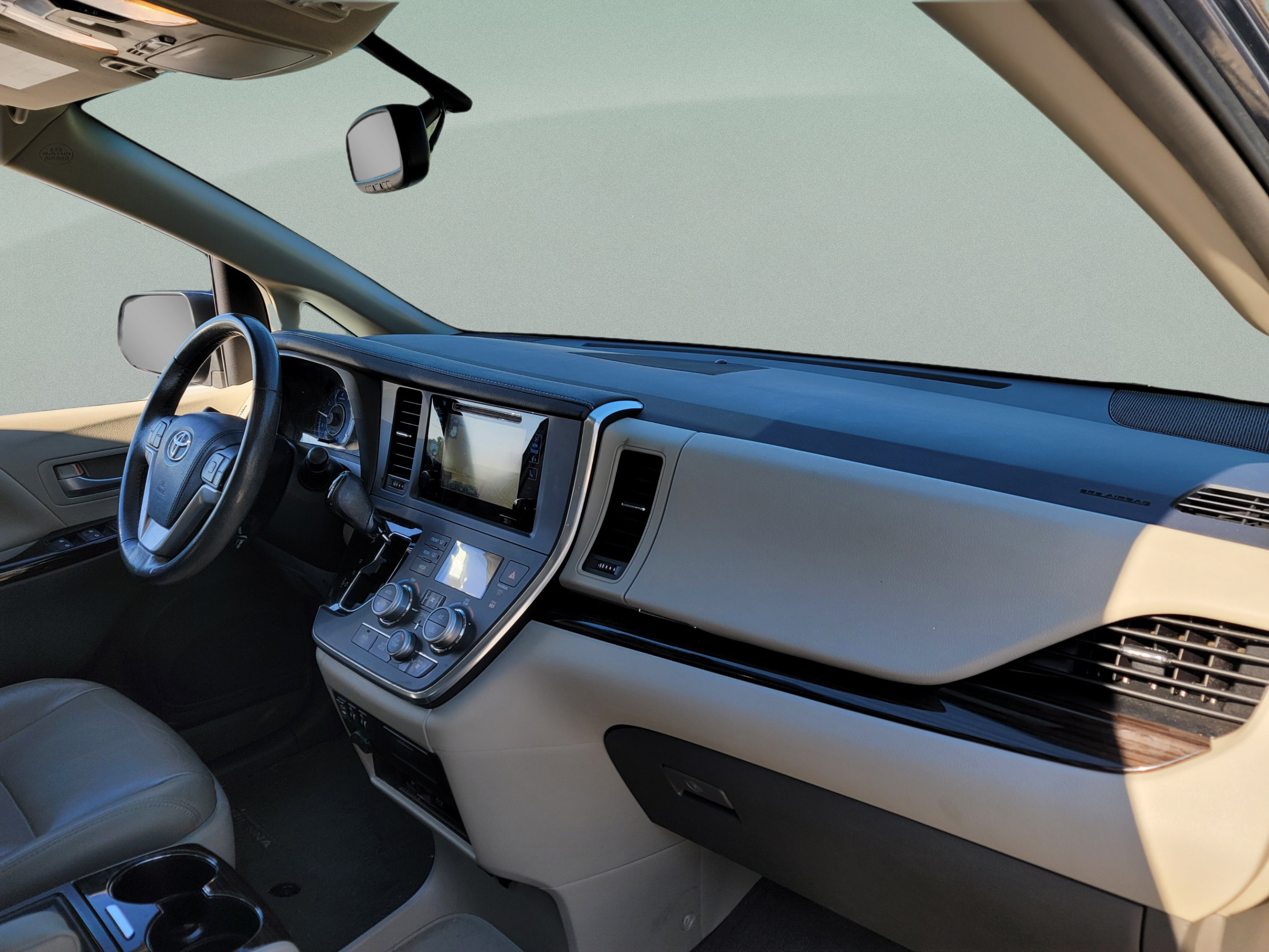 Used 2017 Toyota Sienna XLE FWD image 27