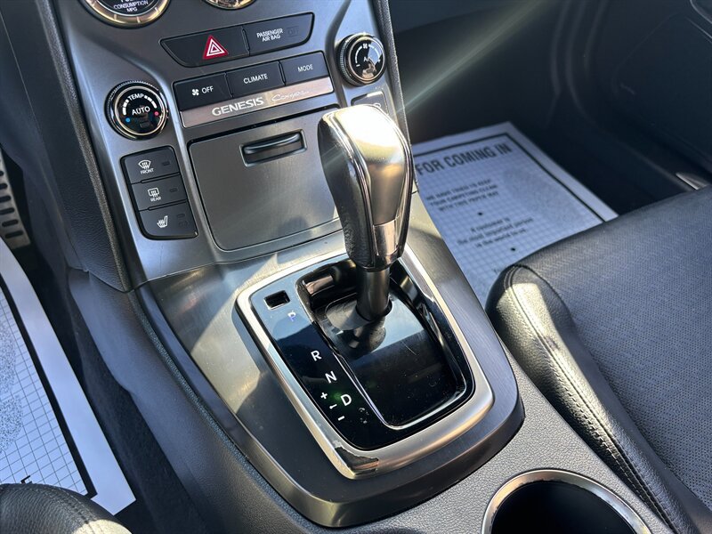 Used 2015 Hyundai Genesis 3.8 RWD image 12