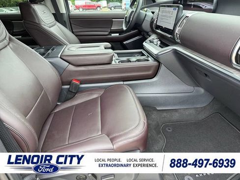 Used 2026 Ford Expedition Platinum w/ Platinum Ultimate Package AWD/4WD image 13
