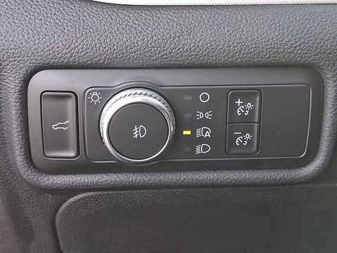 Used 2020 Ford Explorer XLT w/ Equipment Group 202A image 25