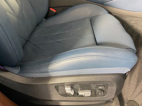 Used 2023 BMW XM image 33