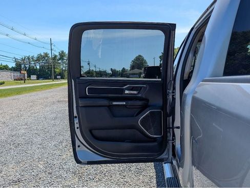 Used 2022 RAM 1500 Laramie AWD/4WD image 11