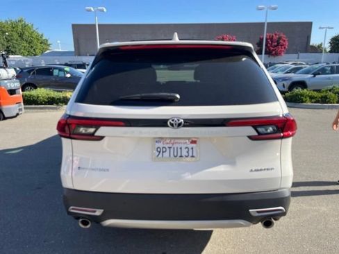 Used 2024 Toyota Grand Highlander AWD Hybrid image 6