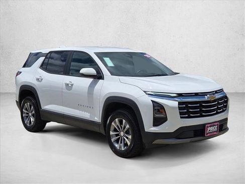 Used 2025 Chevrolet Equinox LT AWD/4WD image 3