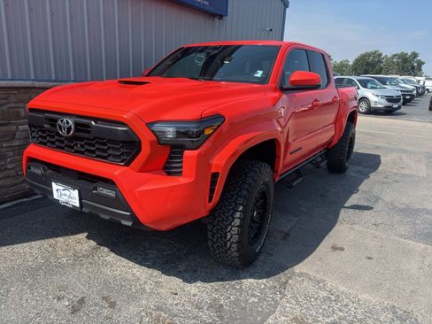 Used 2024 Toyota Tacoma TRD Sport w/ TRD Sport Upgrade Package AWD/4WD image 2
