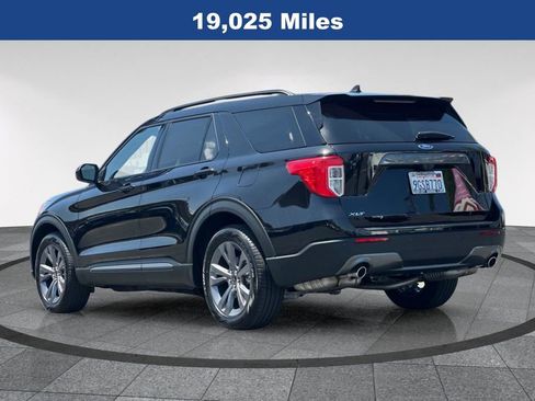 Used 2023 Ford Explorer XLT w/ Equipment Group 202A RWD image 8