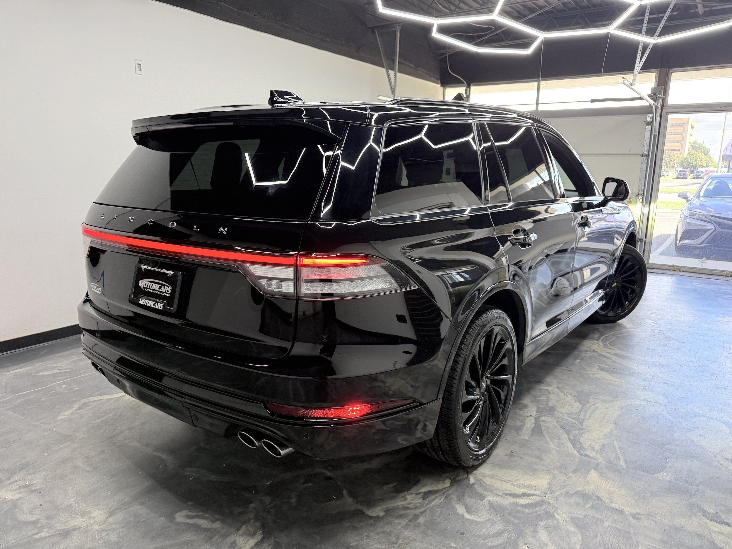 Used 2025 Lincoln Aviator Reserve w/ Equipment Group 201A AWD/4WD image 5