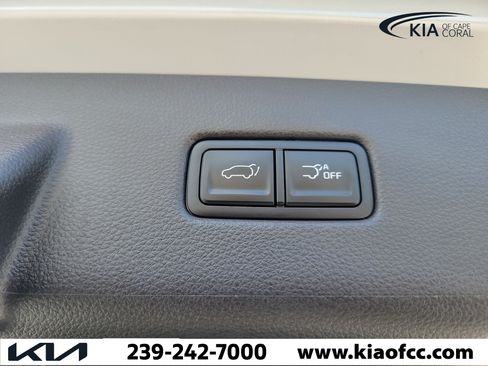 Certified 2025 Kia Carnival EX FWD image 12
