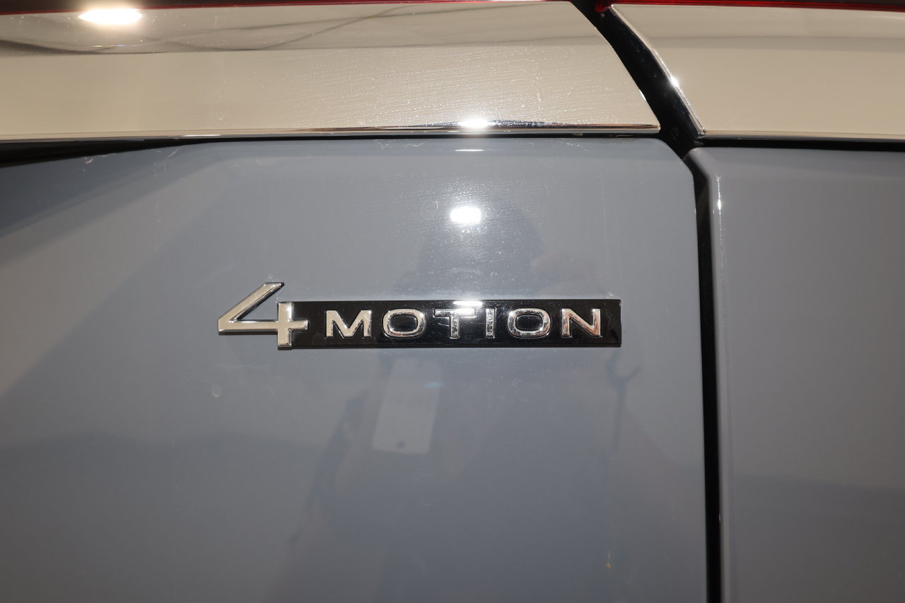 Used 2025 Volkswagen Atlas SEL AWD/4WD image 36