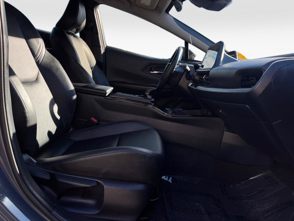 Used 2025 Toyota Prius XLE FWD image 28