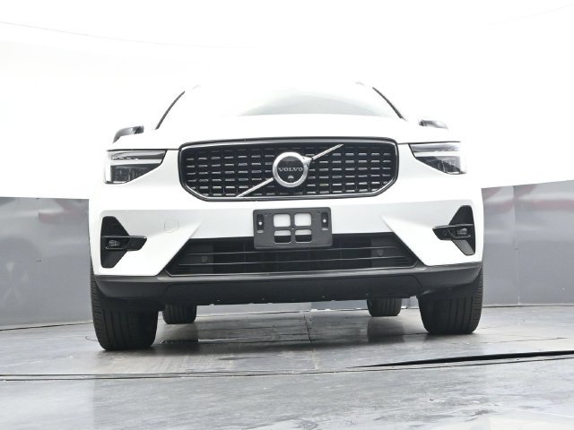 Used 2023 Volvo XC40 B4 Ultimate FWD image 36
