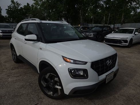 Used 2025 Hyundai Venue SEL FWD image 4