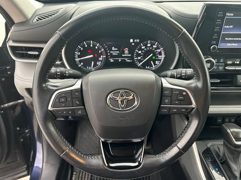 Used 2020 Toyota Highlander XLE AWD/4WD image 17