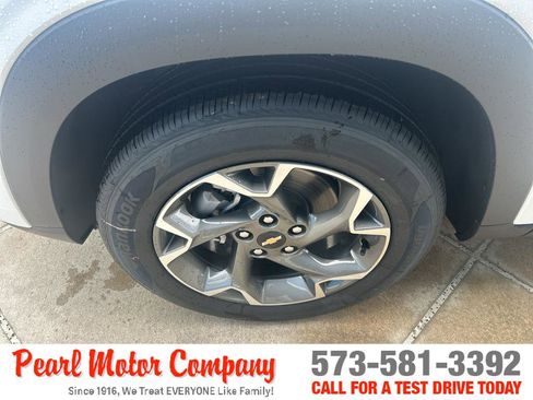 New 2026 Chevrolet Trax LT w/ LT Convenience Package FWD image 8