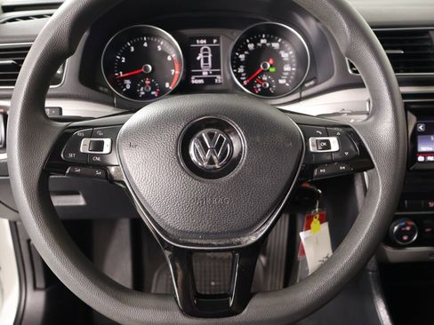 Used 2016 Volkswagen Passat 1.8T S FWD image 3