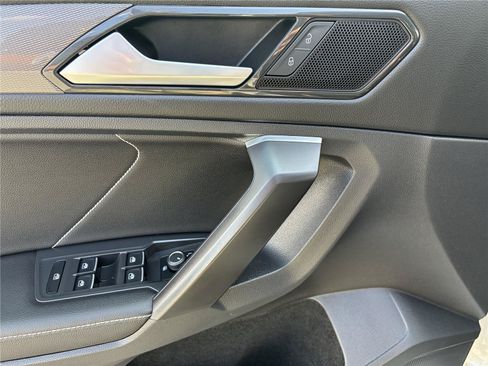Certified 2023 Volkswagen Tiguan SE FWD image 23