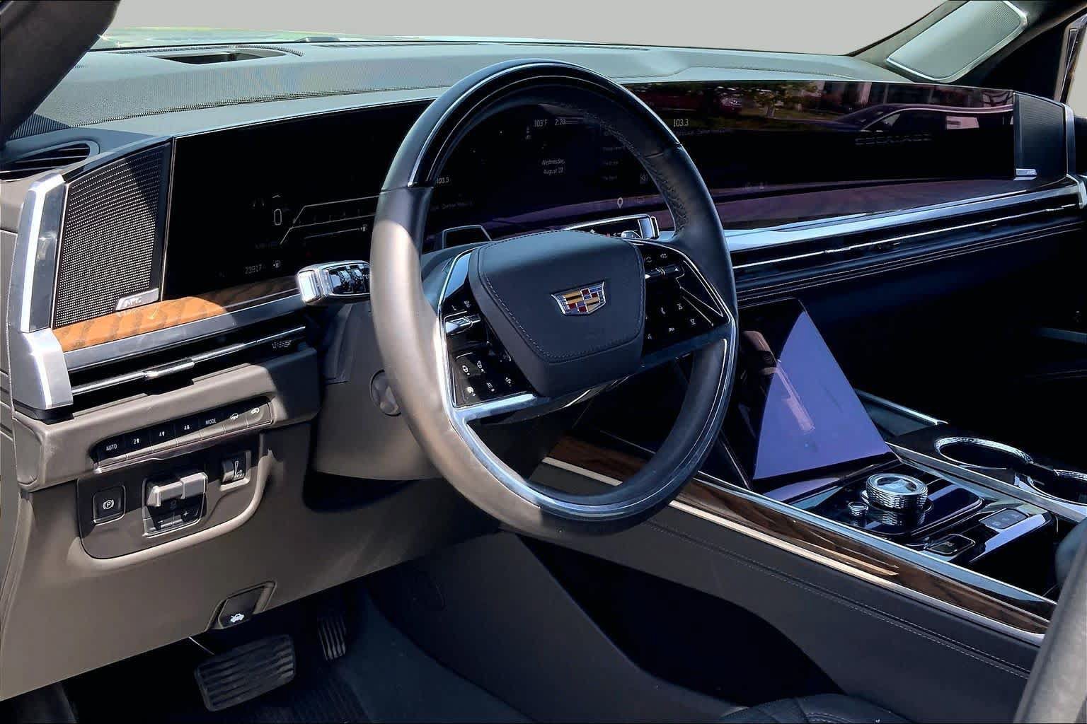Used 2025 Cadillac Escalade Premium Luxury Platinum w/ LPO, Floor Liner Package AWD/4WD image 16