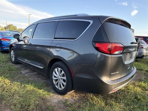 Used 2018 Chrysler Pacifica Touring-L FWD image 7