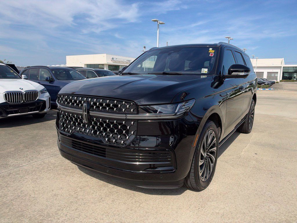 Used 2025 Lincoln Navigator Black Label AWD/4WD image 1