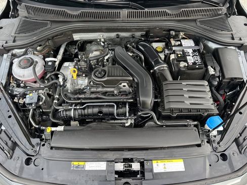 Used 2025 Volkswagen Jetta SE image 32