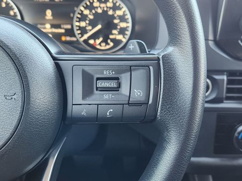 Used 2023 Nissan Pathfinder S image 31