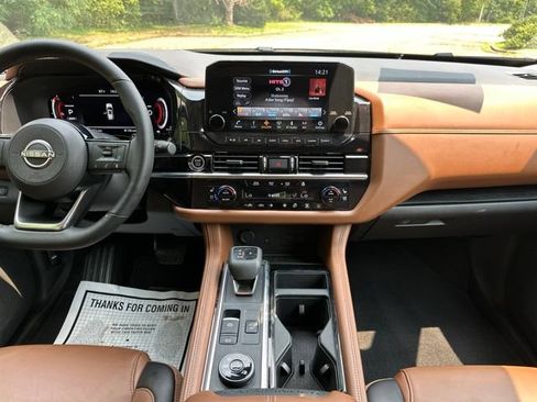 Used 2023 Nissan Pathfinder Platinum AWD/4WD image 11