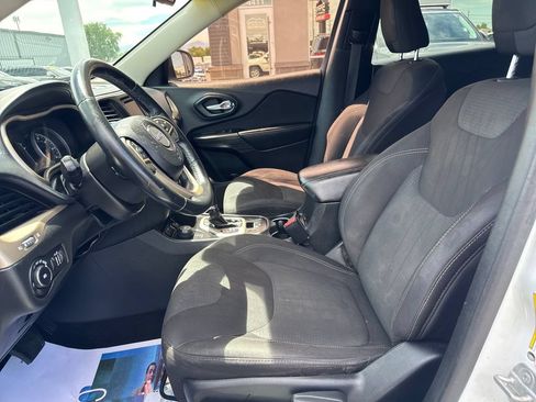 Used 2015 Jeep Cherokee Latitude AWD/4WD image 9