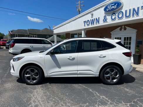 Certified 2024 Ford Escape ST-Line w/ Tech Pack #1 AWD/4WD image 8