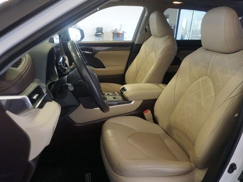 Used 2020 Toyota Highlander Platinum image 22