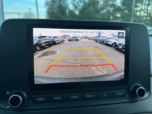 Certified 2022 Hyundai Kona SEL w/ Convenience Package image 17