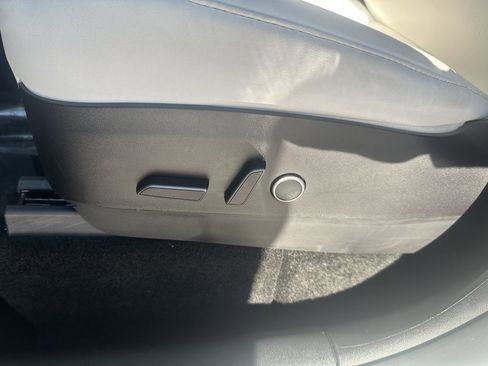 Used 2022 Tesla Model Y Performance image 28