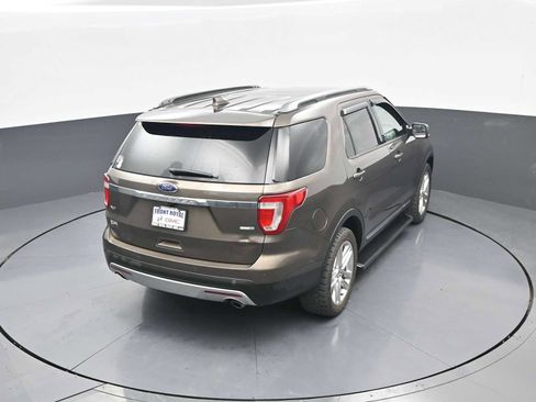 Used 2016 Ford Explorer XLT w/ Equipment Group 202A AWD/4WD image 32