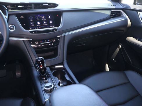 Certified 2025 Cadillac XT5 Luxury w/ LPO, Floor Liner Package FWD image 16