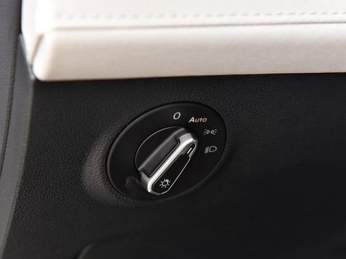 New 2026 Volkswagen Taos SE image 10