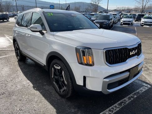 Certified 2024 Kia Telluride EX w/ EX Captain's Chair Package image 6
