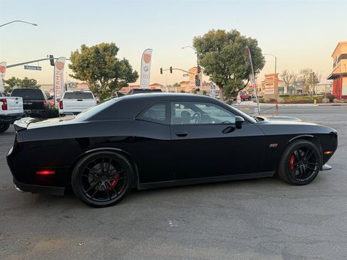 Used 2016 Dodge Challenger SRT RWD image 18