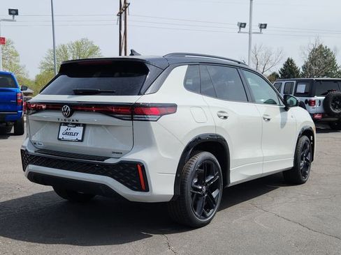 New 2026 Volkswagen Tiguan SE R-Line image 3
