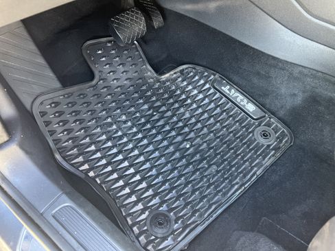 Certified 2024 Volkswagen Taos SE w/ Panoramic Sunroof Package image 15